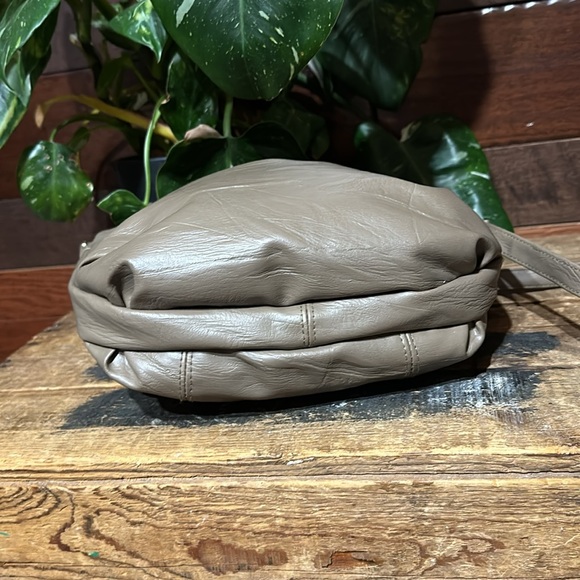 NWOT No Brand Tag Small Tanish Brown Floral Shoulder Bag - Picture 7 of 8